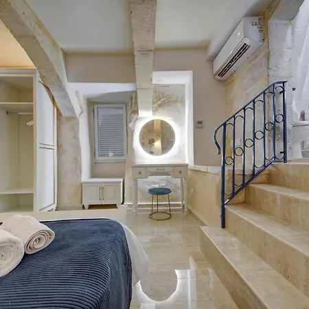 Chateau Blue * La Valeta